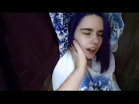 ❤️ Atopo a miña irmá no armario e axudouna a correrse Porno casero na pornografía gl.assistirhentai.ru ❌️❤